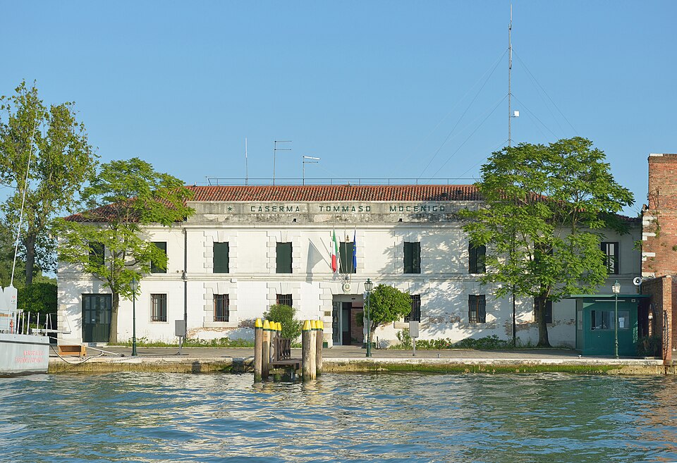 caserma della Guardia di Finanza