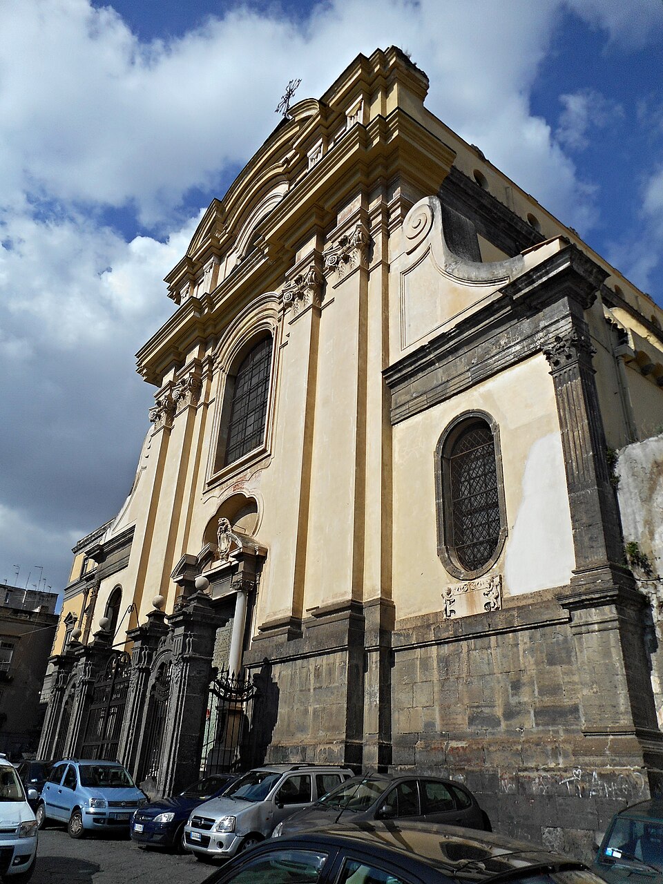 chiostri del monastero dei Santi Severino e Sossio