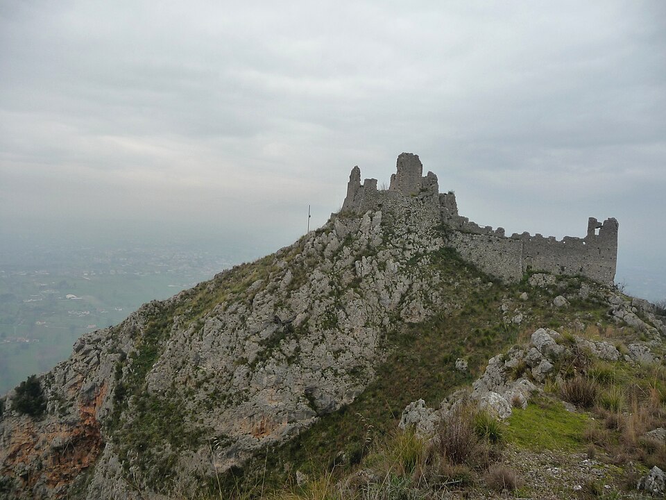 Castello dei Conti d'Aquino;Castello Dei Conti D'Aquino