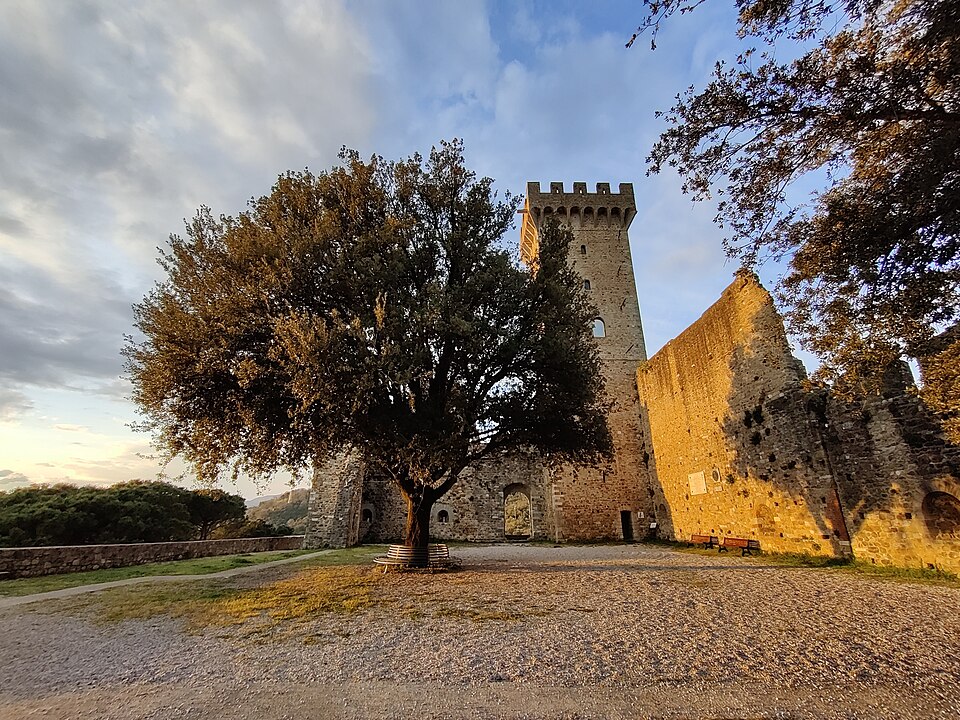 Castello dei Vescovi di Luni