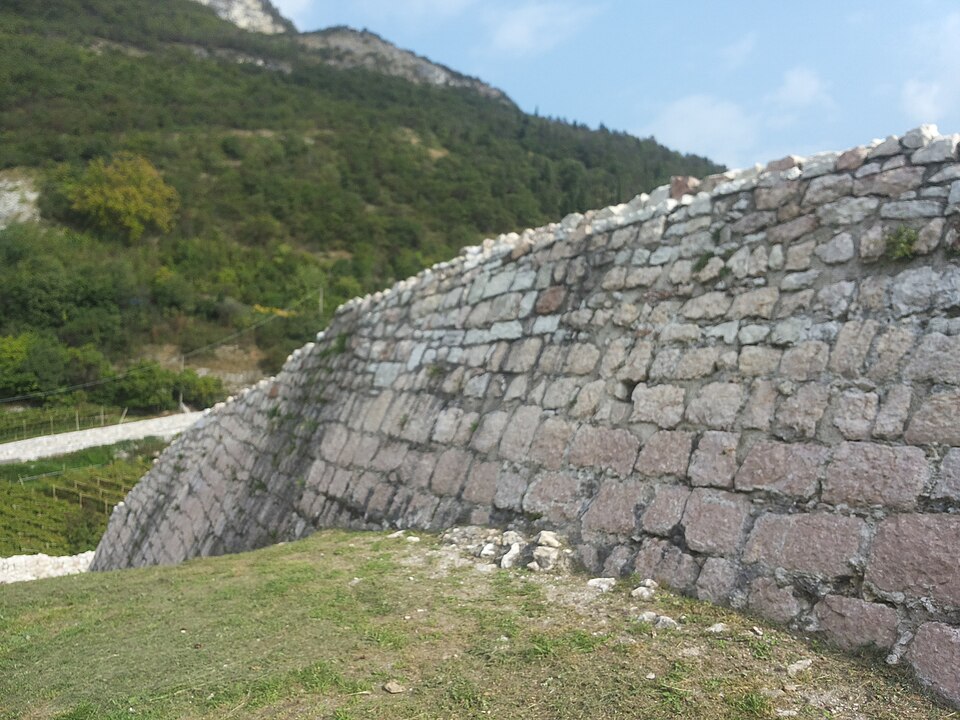 Castello di Nomi