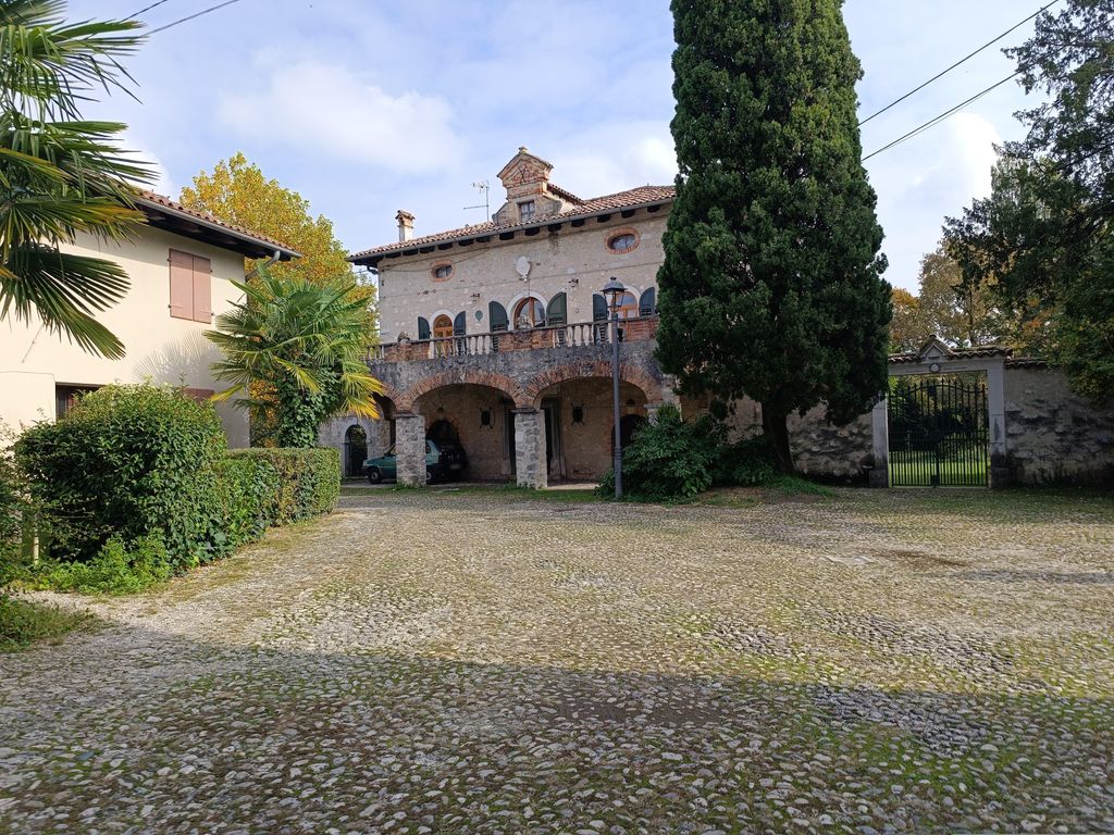 Castello di Strasoldo di Sotto / Cjistiel di Strassolt Disot