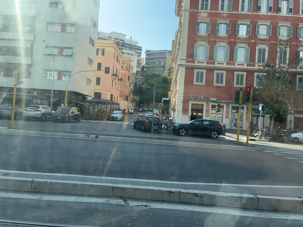 Piazza Ippolito Nievo 5