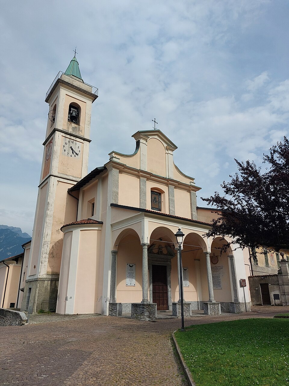 chiesa dei Santi Ambrogio e Bernardo