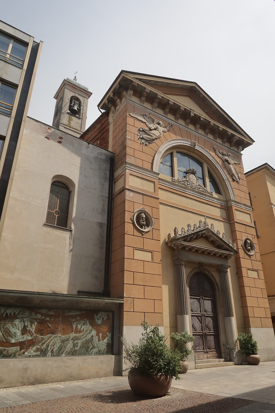 chiesa della Santissima Trinità e di Santa Maria al Monserrato