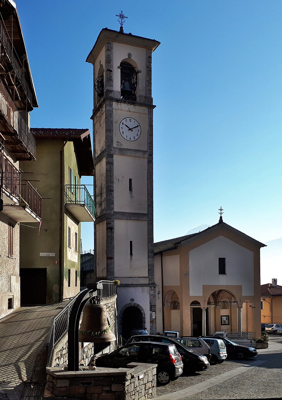 chiesa e campanile dei santi Pietro e Paolo