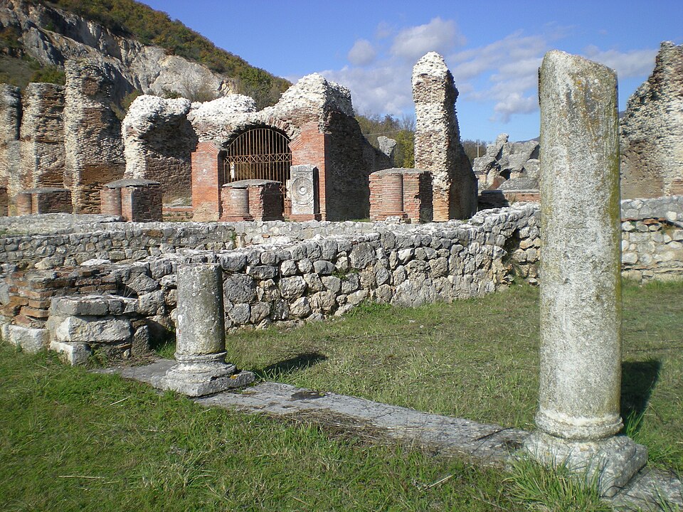Anfiteatro romano di Amiternum