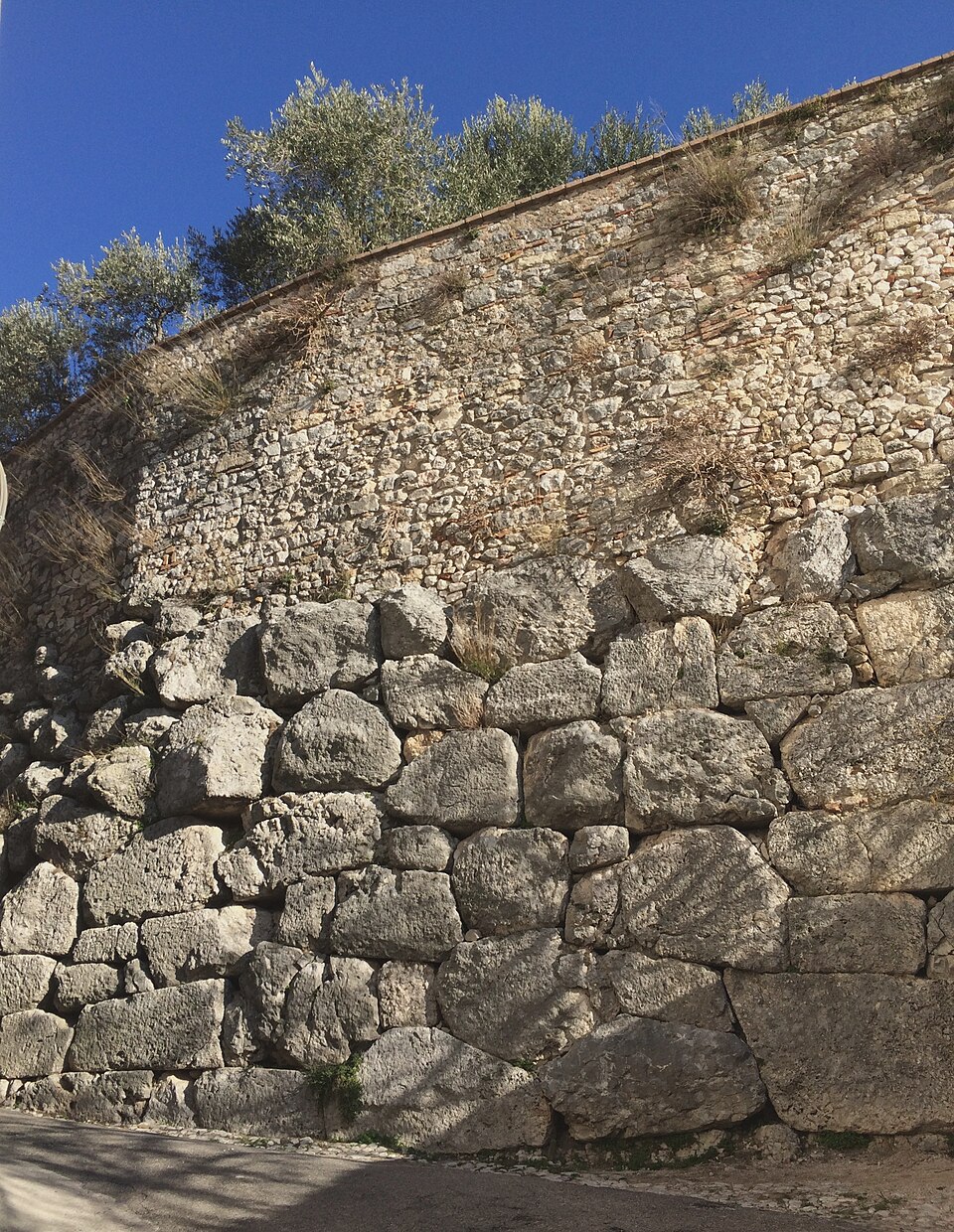 mura megalitiche