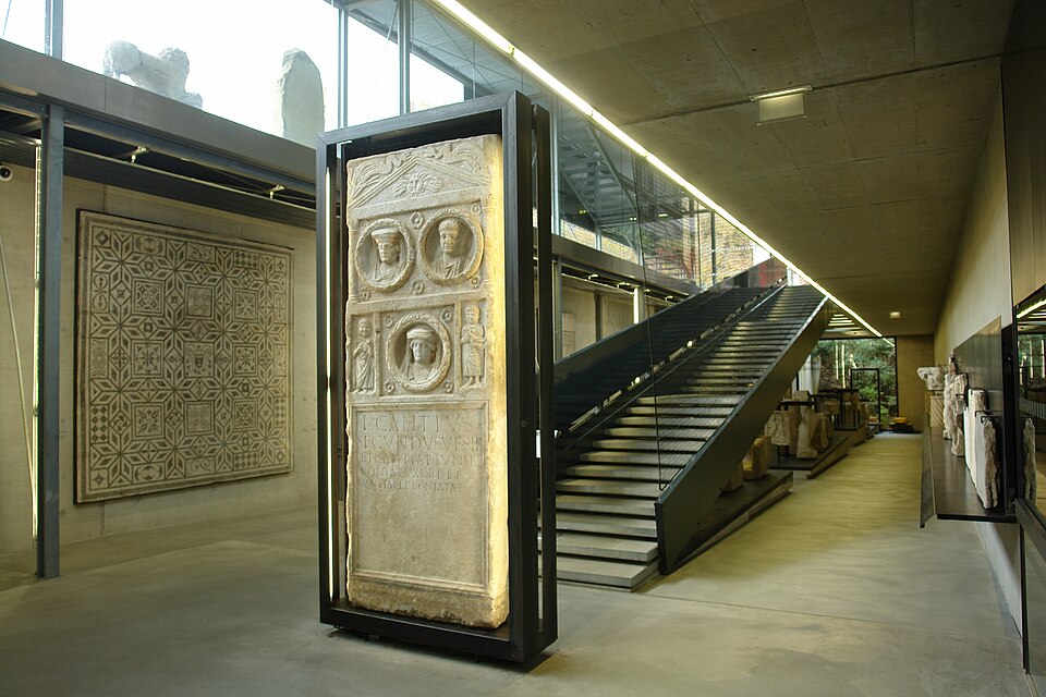 Stele Romana