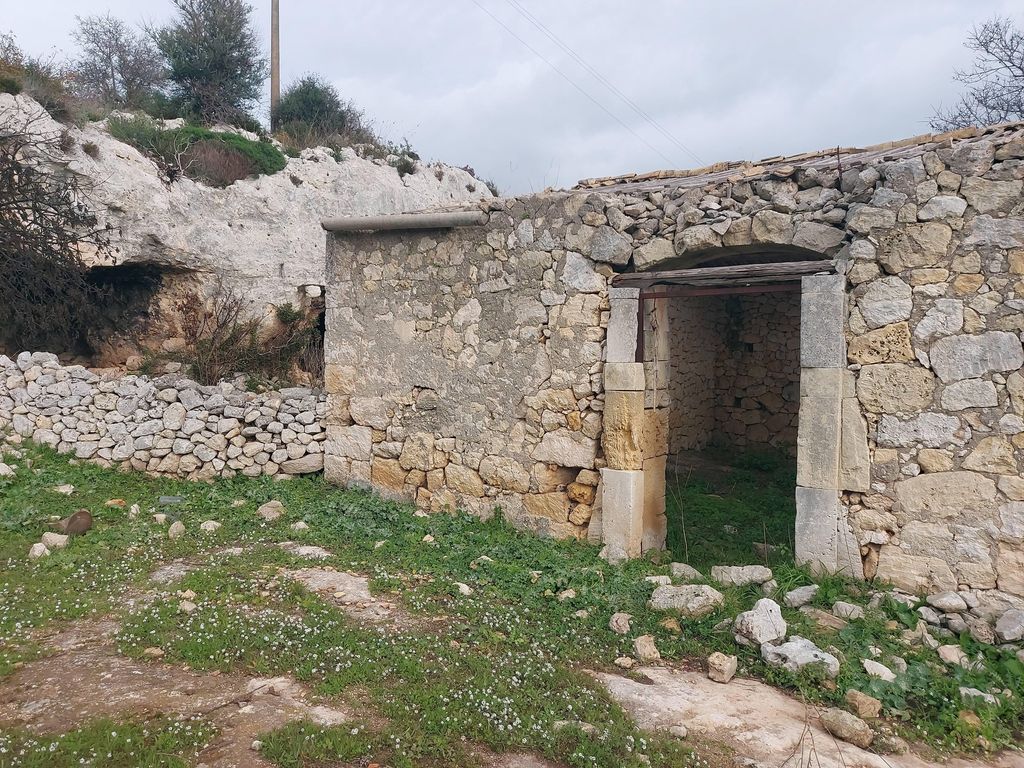 Abitazioni Rupestri