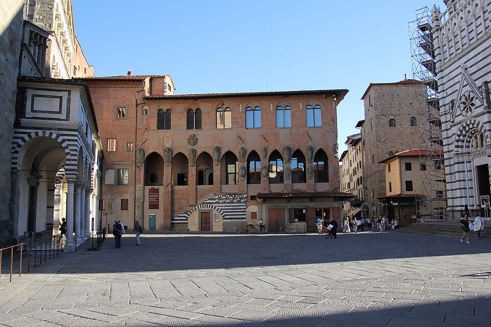 Cippo etrusco Palazzo dei Vescovi