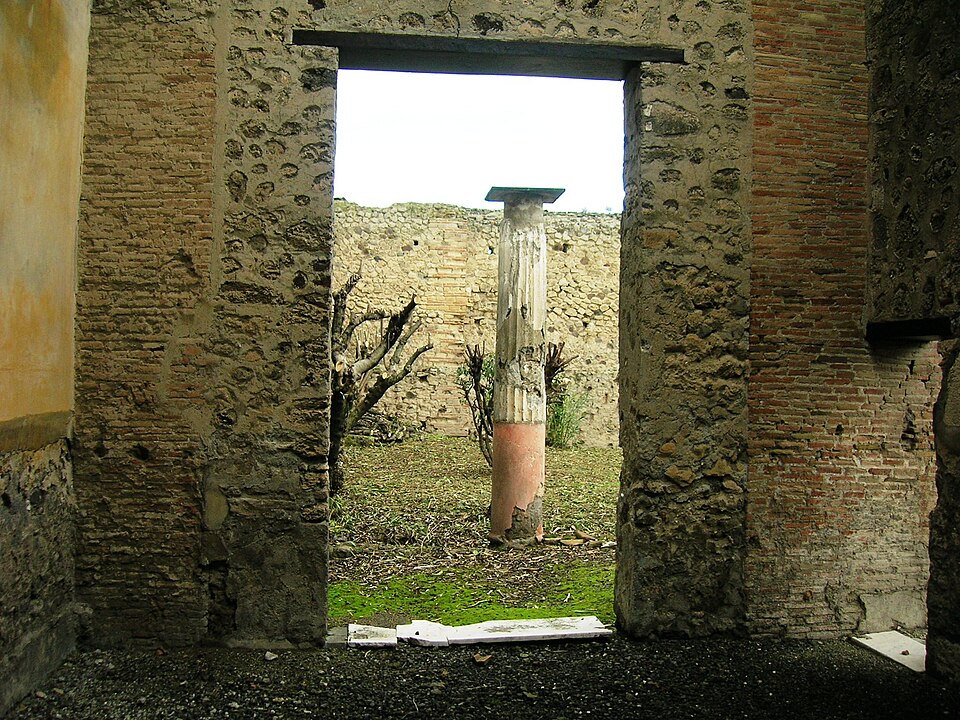 Casa del Naviglio o di Zefiro e Flora