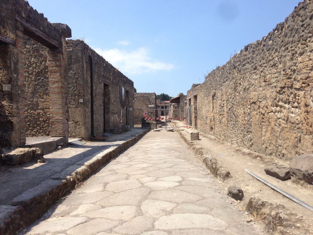 Casa delle colonne cilindriche (I.16.2)