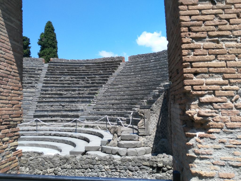 House with the Etruscan column (I.2.3)