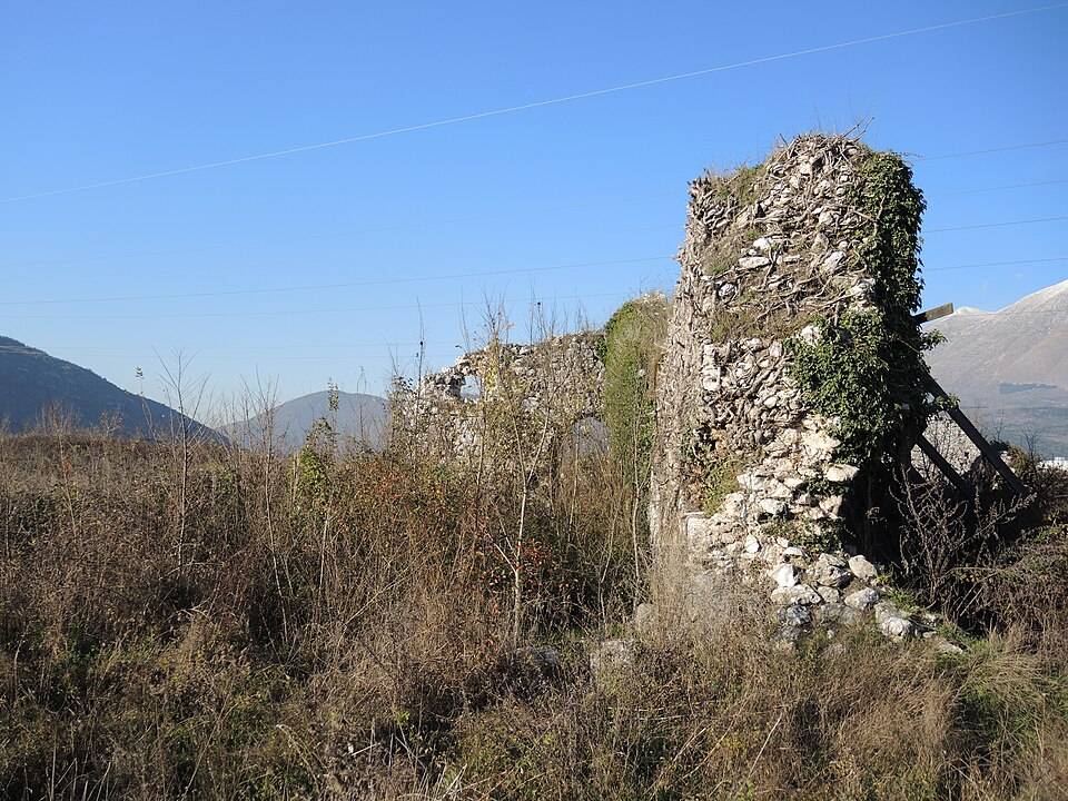 Ruderi dell'abbazia di Santa Maria della Vittoria